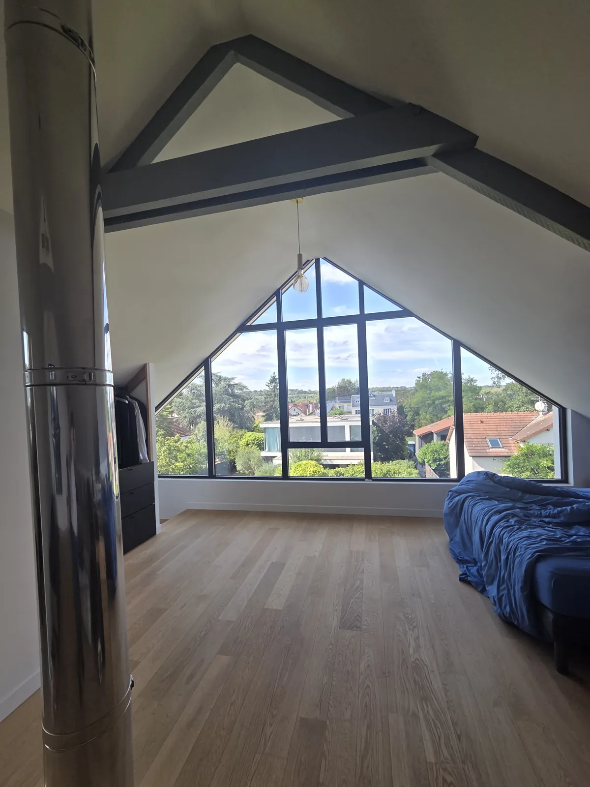 Combles aménagés sous la verrière en pignon, surélévation d'une maison au Vésinet